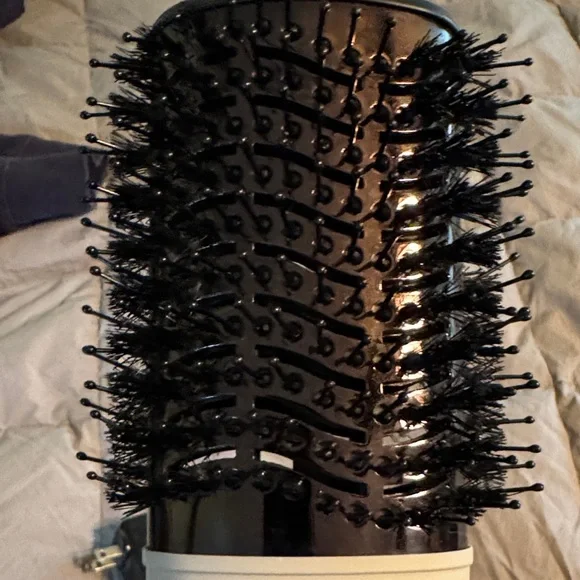 L’ange Le Volume Brush Dryer in Shadow - Picture 3 of 7